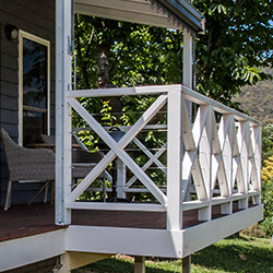 Bonnie's Cottage - Romantic Secluded Accommodaton Bright Victoria